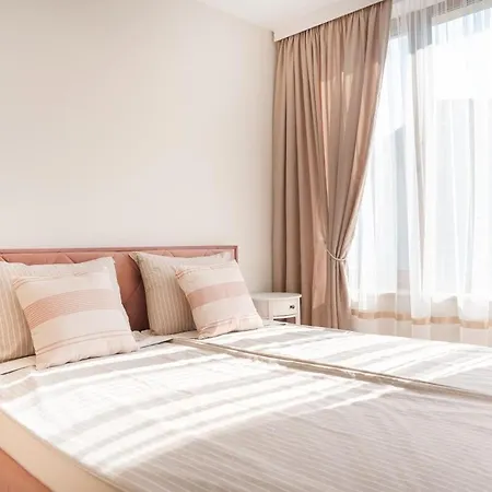 Host2u Lux - Breakfast - Free Parking アパート