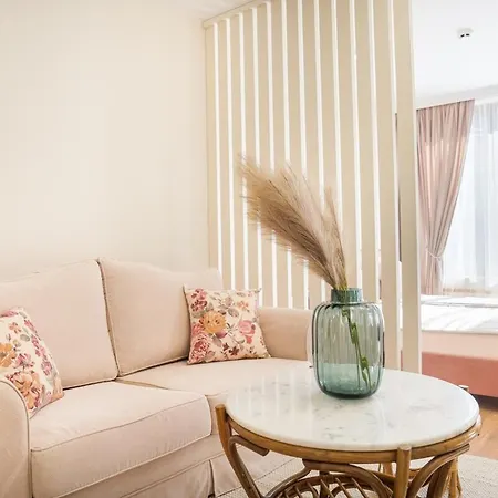 Host2u Lux - Breakfast - Free Parking Bansko