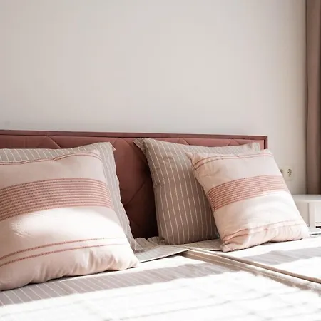 Host2u Lux - Breakfast - Free Parking Апартамент Банско
