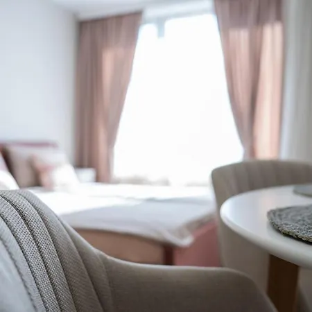 Host2u Lux - Breakfast - Free Parking Апартамент